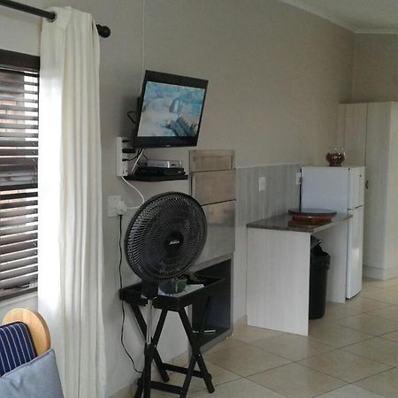 Madiolyn Apartment Jeffreys Bay Exterior photo